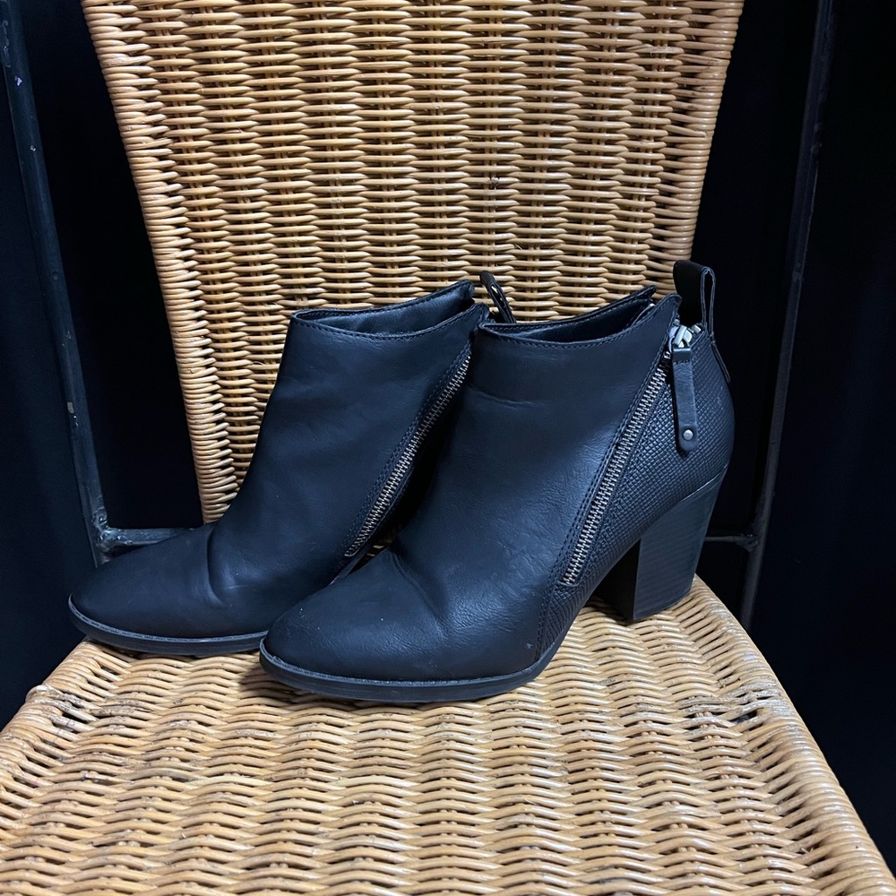 DV by Dolce Ankle Booties, Size 9.5, gently worn, Black